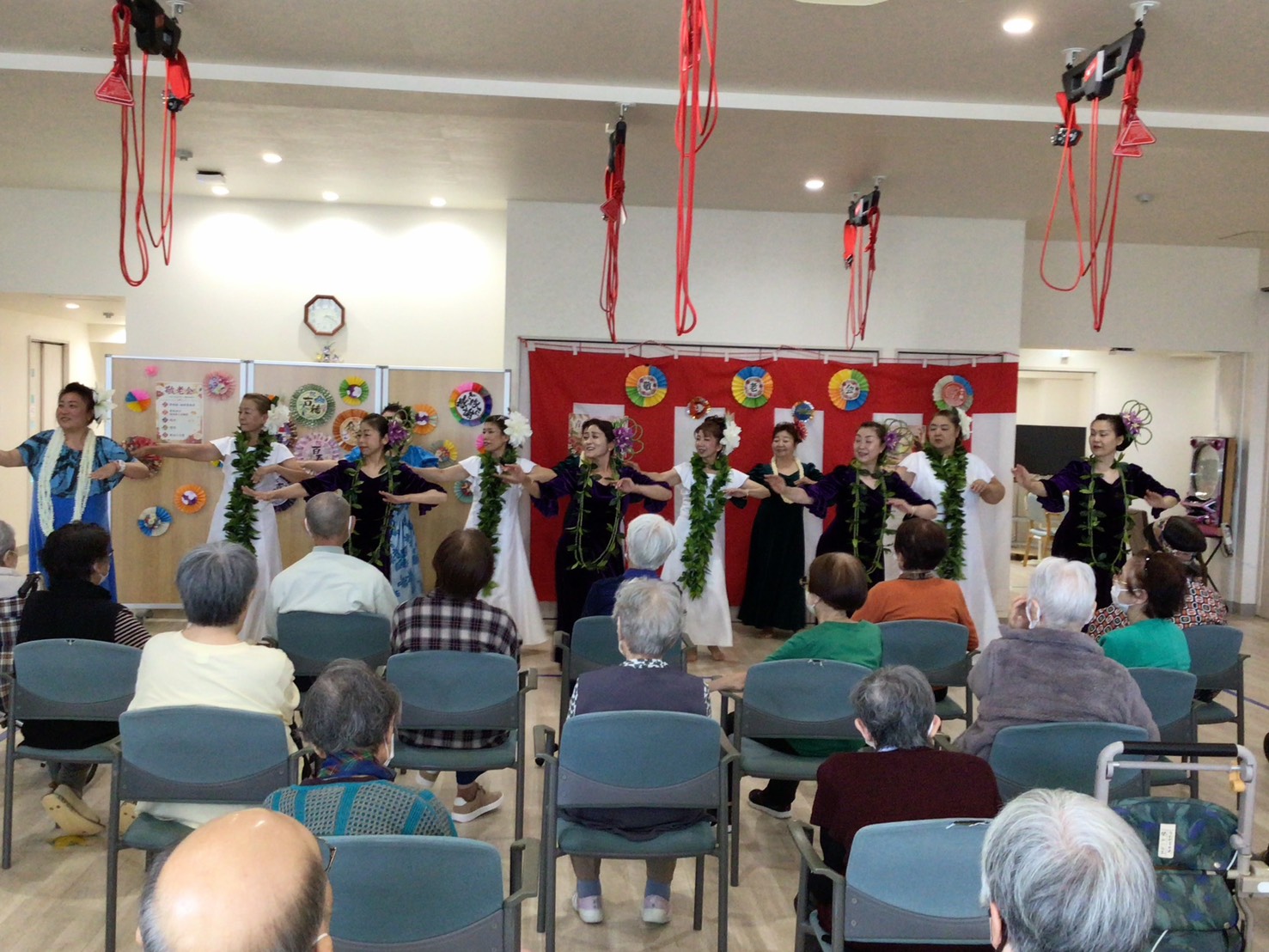 デイサービスセンターポピーで開催された敬老会と100歳の百寿のお祝い
